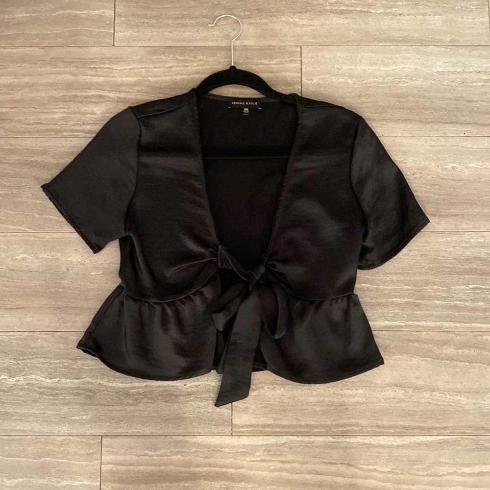 Black Tie Front Top